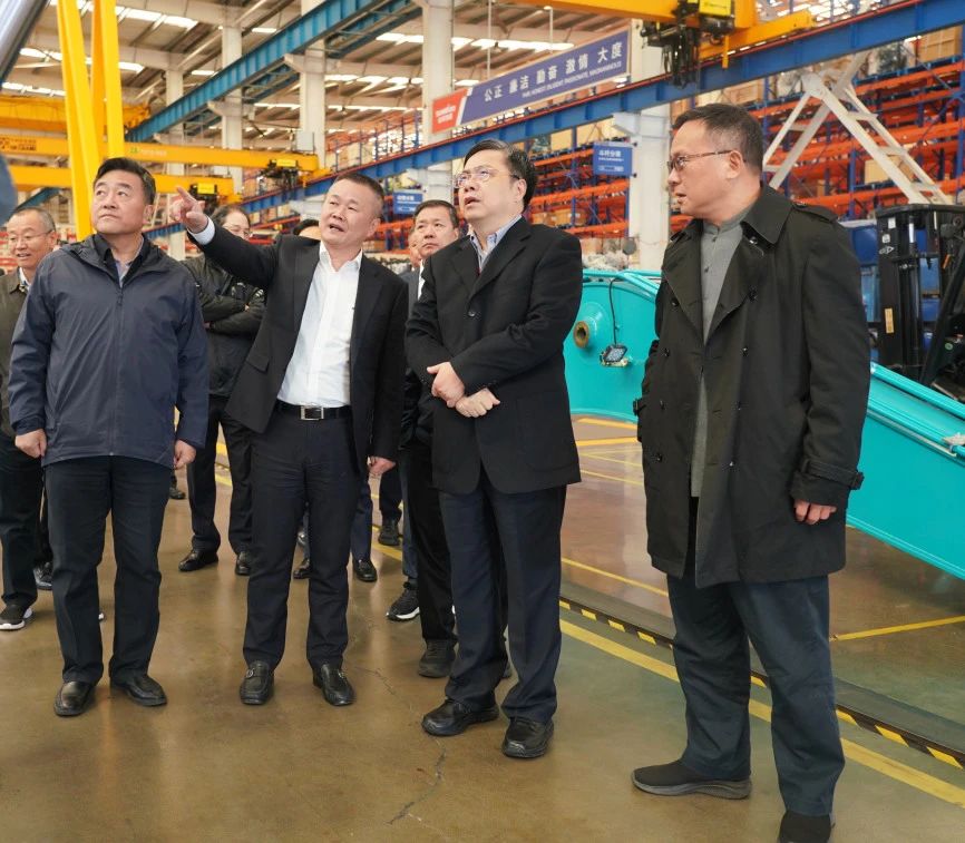 聚焦设备再造作！上海市政协副主席、党组副书记肖贵玉带队调研人生就是搏智能