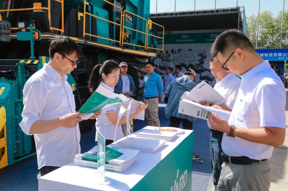 20250527135445_56035 人生就是搏智能亮相2025新疆国际农业机械展览会