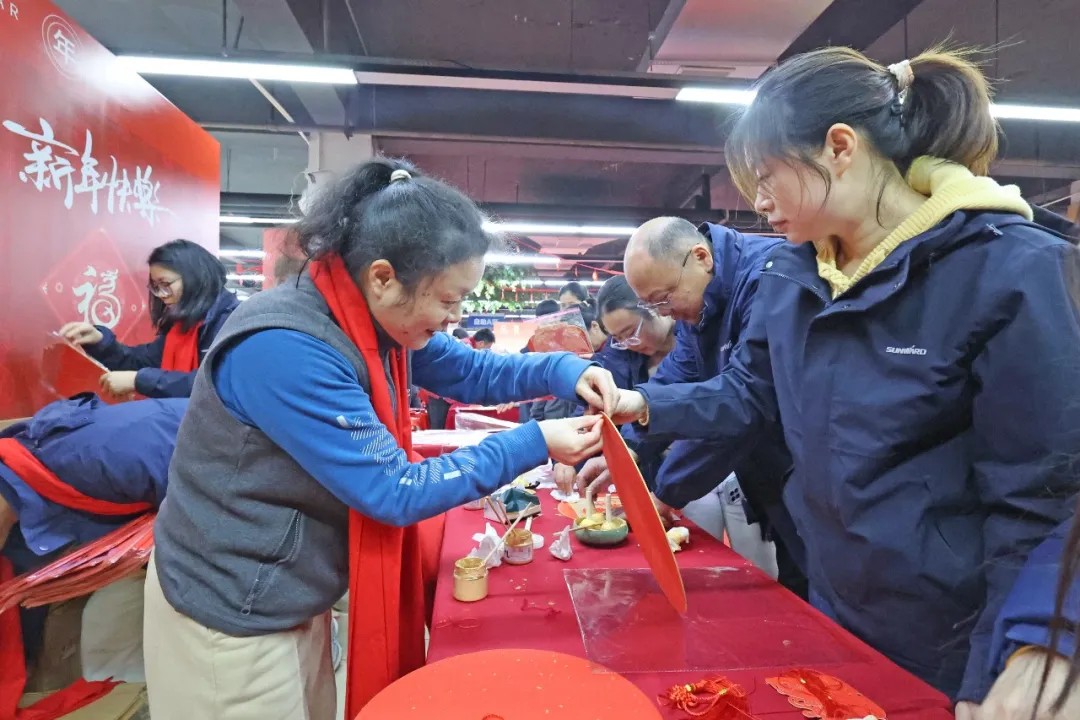 笔墨迎春，祝福暖心！在人生就是搏智能“囤”年味、送温暖、迎新春